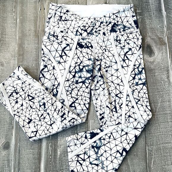 Lululemon Blue Gray Print Cropped Athletic Leggings 2 - Picture 1 of 6